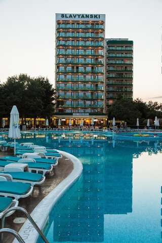 Отель Hotel Slavyanski Солнечный Берег Стандартный двухместный номер с 2 отдельными кроватями (для 2 взрослых и 1 ребенка)-10